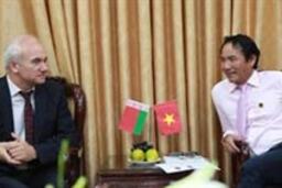 Lãnh đạo Đại sứ quán Cộng Hòa Belarus tại Việt Nam thăm và làm việc tại Công ty CP phân bón Bình Điền