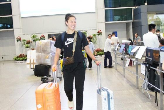 Odina Aliyeva đáp tới sân bay Tân Sơn Nhất ảnh 5