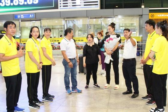 Odina Aliyeva cũng lãnh đạo đội bóng tại sân bay Tân Sơn Nhất ảnh 7